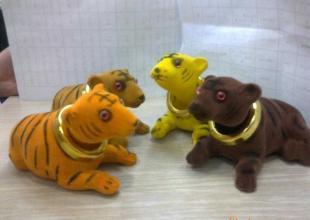 供應(yīng)植絨小動物搖頭老虎狗汽車裝飾品工藝品