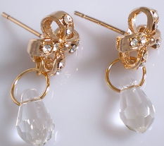 韓國(guó)飾品 剝?nèi)ヤN售的外衣，發(fā)掘美發(fā)飾品的新價(jià)值